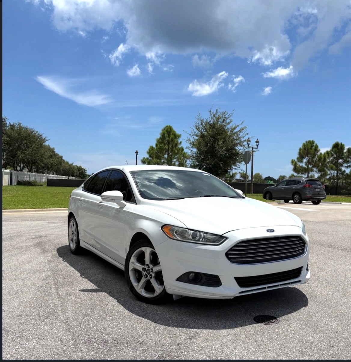 White Ford Fusion